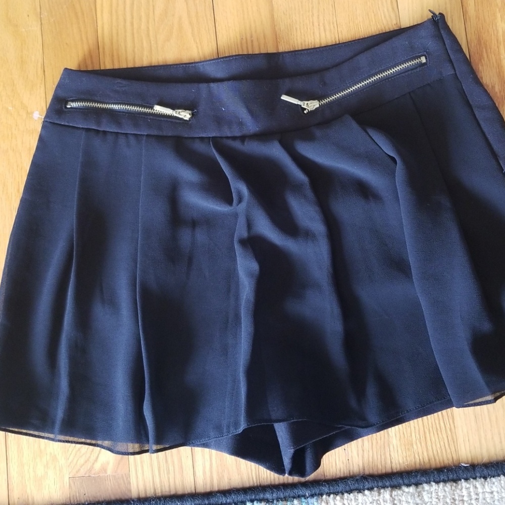 Shorts - Picture 2 of 3